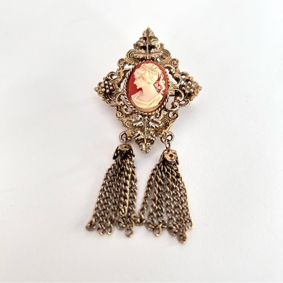 Vtg Gold Tone Cameo Brooch Pin Diamond Shaped Left Facing Lady Pink Cream Tassel - Picture 2 of 7